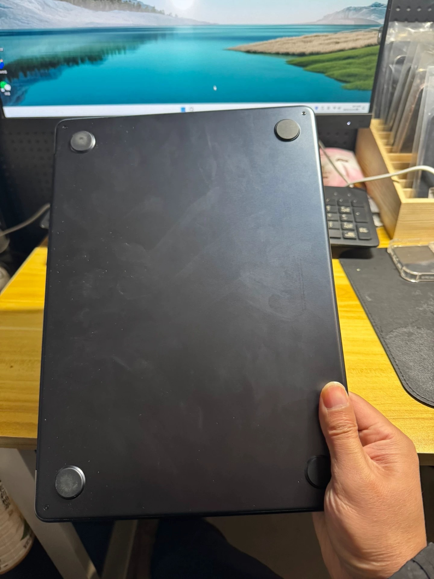 国行M2芯片MacBook Air苹果笔记本电脑,国行,M2芯片,2022款,13英寸,黑色,八核处理器,视频剪辑非常流畅。,电池容量88%。带指纹识别,流畅 国行M2芯片MacBook Air苹果笔记本电脑,国行,M2芯片,2022款,13英寸,黑色,八核处理器,视频剪辑非常流畅。,电池容量88%。带指纹识别,流畅